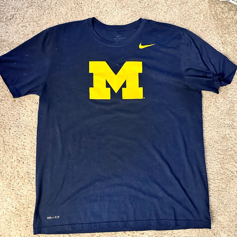 UNIVERSITY OF MICHIGAN NIKE DRI-FIT SHIRT (SIZE XL)
